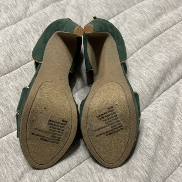 Shoes - Picture 3 of 4